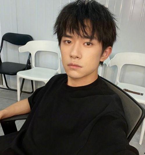 易烊千玺娱乐吃瓜